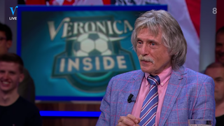Derksen reageert op sneer Van Hooijdonk in Studio Voetbal
