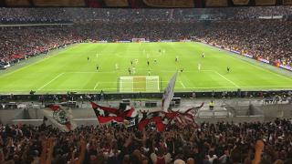 Fanbeelden: Arena juicht na 2-0 van Haller