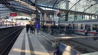 Zo klinkt het hand-in-hand-kameraden in Berlijn